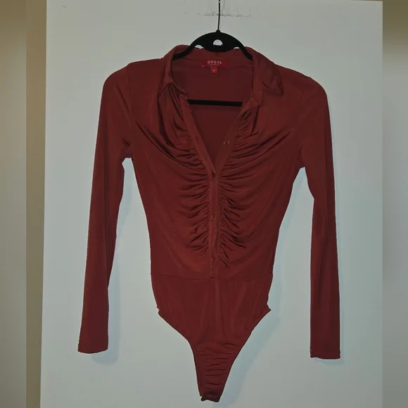 🎀Guess Rust Satin Ruched Button-Down Top - Picture 2 of 4
